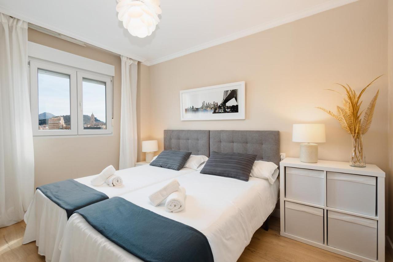 In The Historic Center Of Malaga, Very Close To The Beach And The Ave Train Station, With Private Parking Kültér fotó