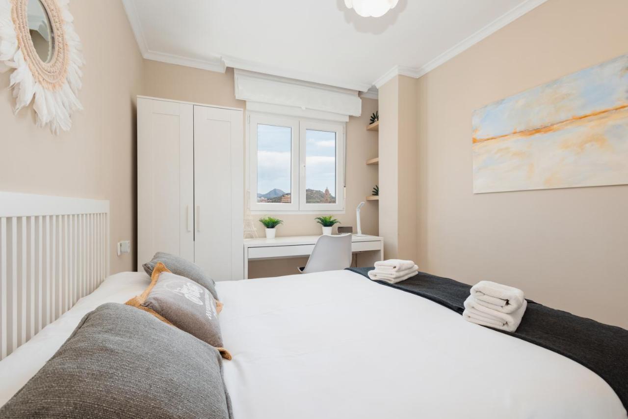 In The Historic Center Of Malaga, Very Close To The Beach And The Ave Train Station, With Private Parking Kültér fotó