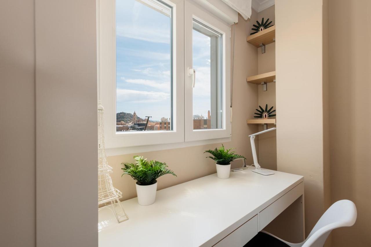 In The Historic Center Of Malaga, Very Close To The Beach And The Ave Train Station, With Private Parking Kültér fotó