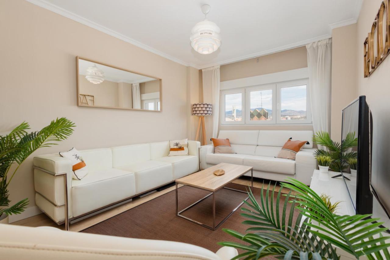 In The Historic Center Of Malaga, Very Close To The Beach And The Ave Train Station, With Private Parking Kültér fotó
