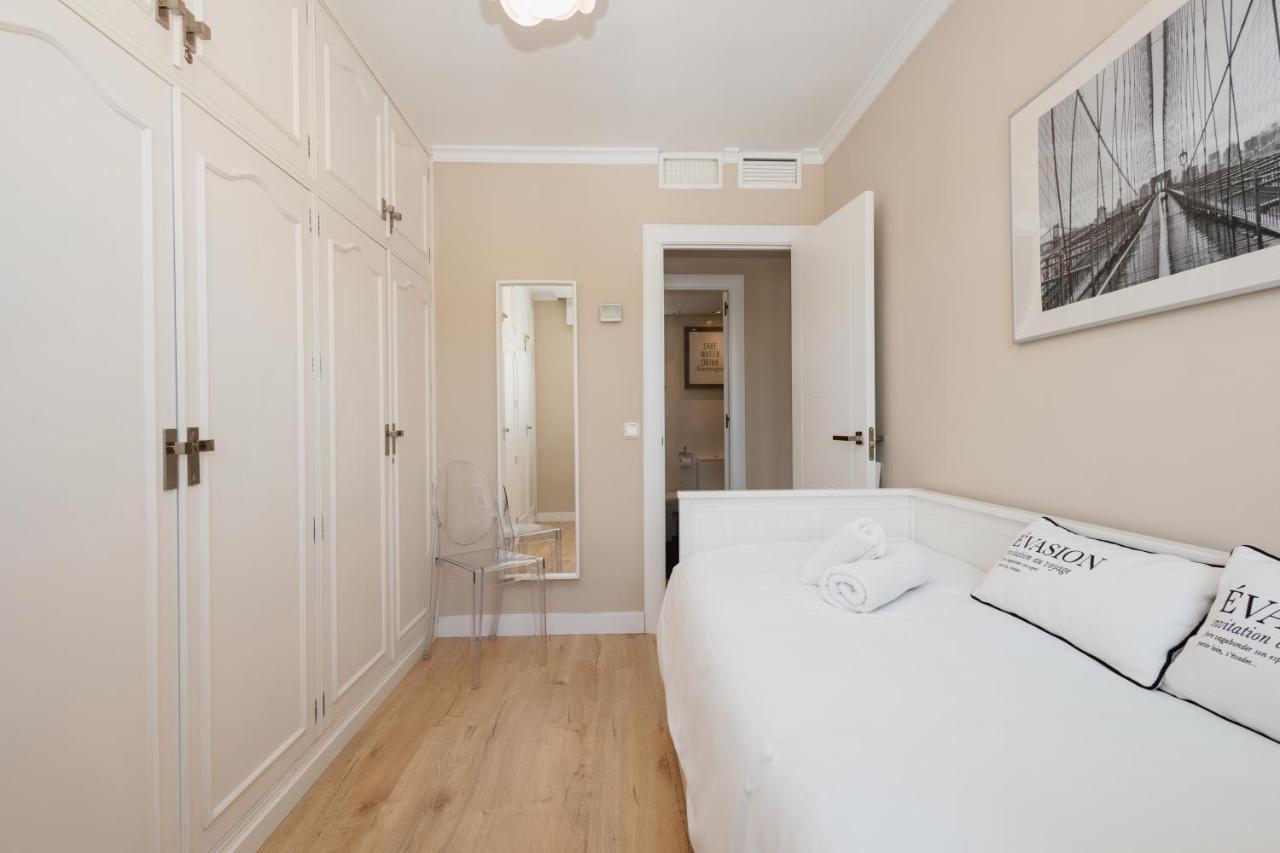 In The Historic Center Of Malaga, Very Close To The Beach And The Ave Train Station, With Private Parking Kültér fotó