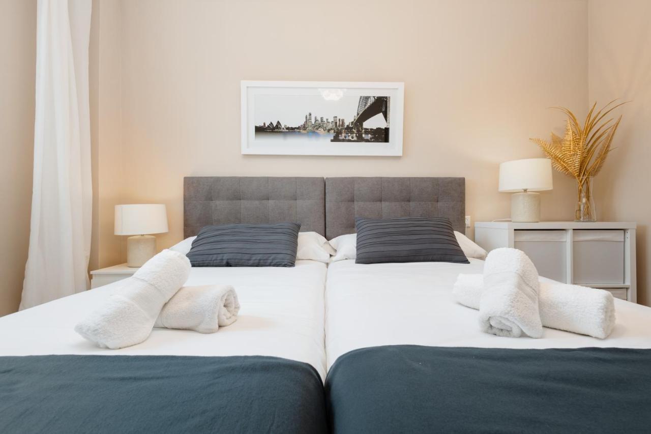 In The Historic Center Of Malaga, Very Close To The Beach And The Ave Train Station, With Private Parking Kültér fotó