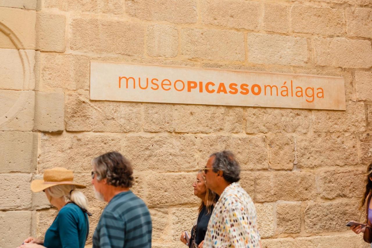 In The Historic Center Of Malaga, Very Close To The Beach And The Ave Train Station, With Private Parking Kültér fotó