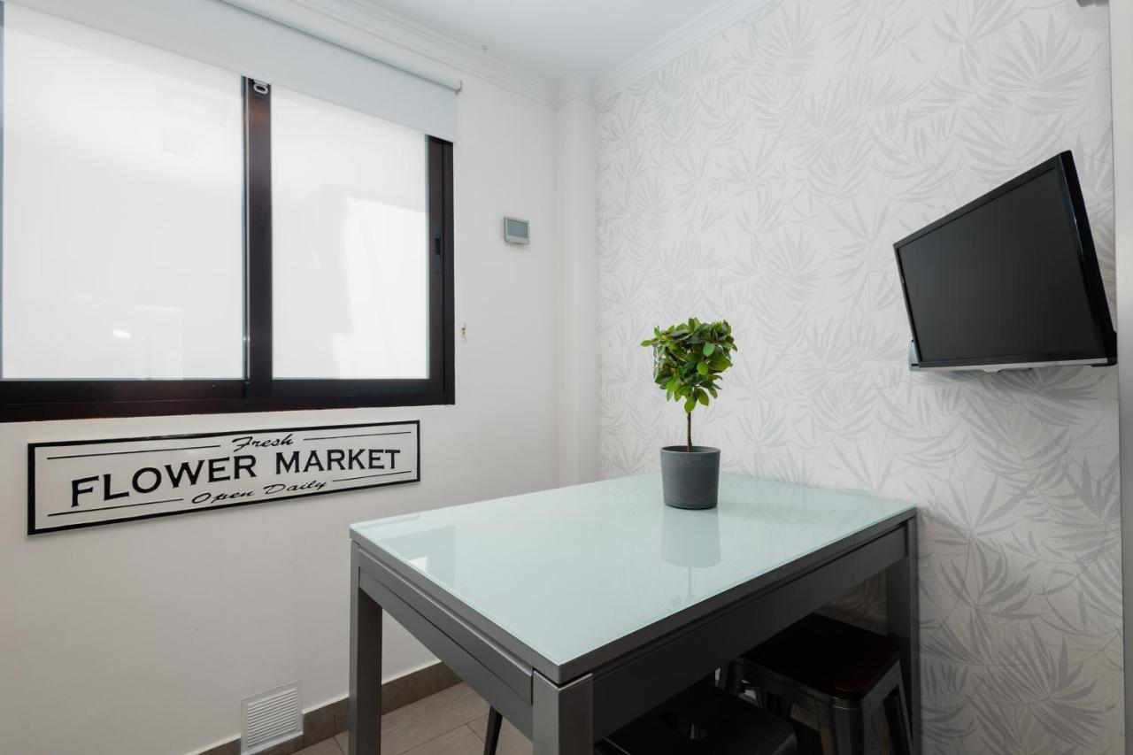 In The Historic Center Of Malaga, Very Close To The Beach And The Ave Train Station, With Private Parking Kültér fotó