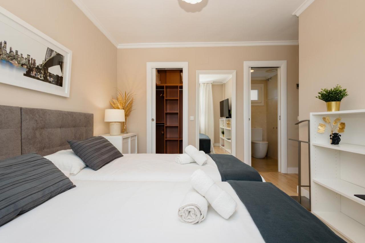In The Historic Center Of Malaga, Very Close To The Beach And The Ave Train Station, With Private Parking Kültér fotó