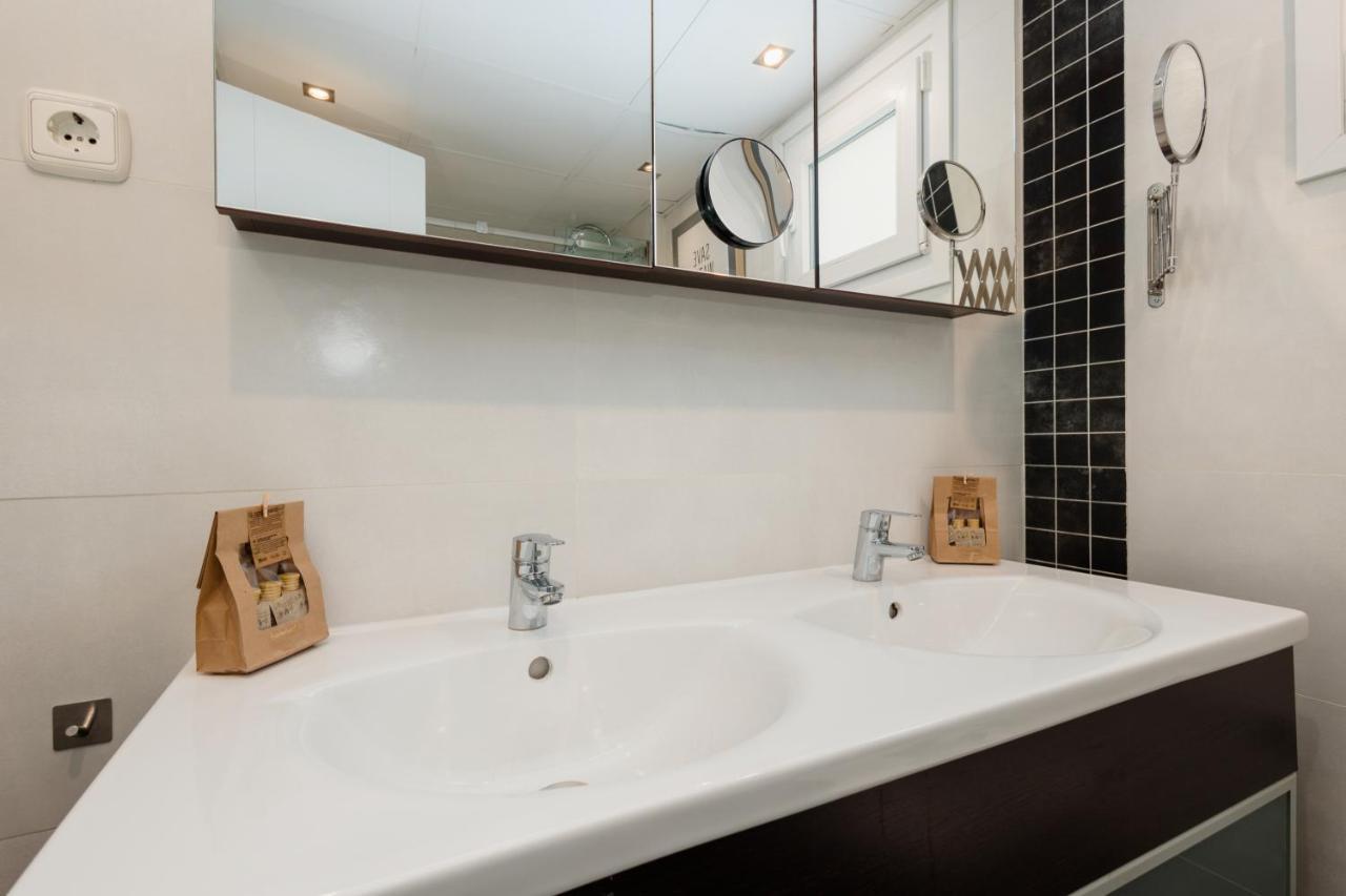 In The Historic Center Of Malaga, Very Close To The Beach And The Ave Train Station, With Private Parking Kültér fotó