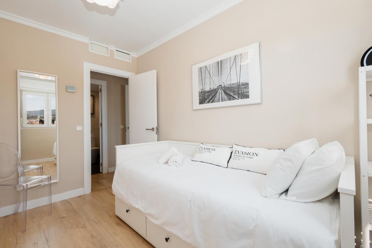 In The Historic Center Of Malaga, Very Close To The Beach And The Ave Train Station, With Private Parking Kültér fotó